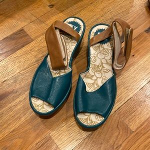 NWOT Fly London Teal/Turquoise colored Ankle Strap sandals, sz 7.5/38